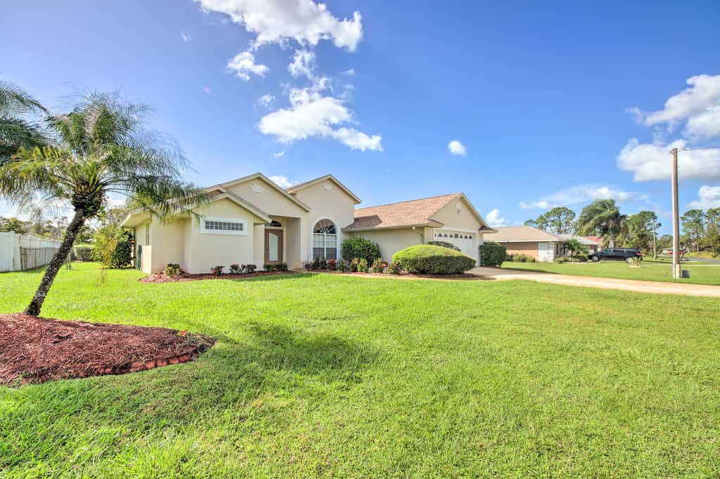Pool & Fenced Yard: Sebring Retreat