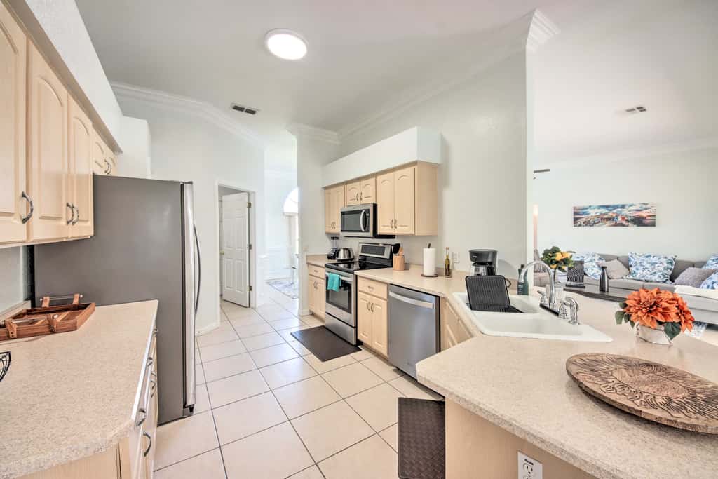 Pool & Fenced Yard: Sebring Retreat