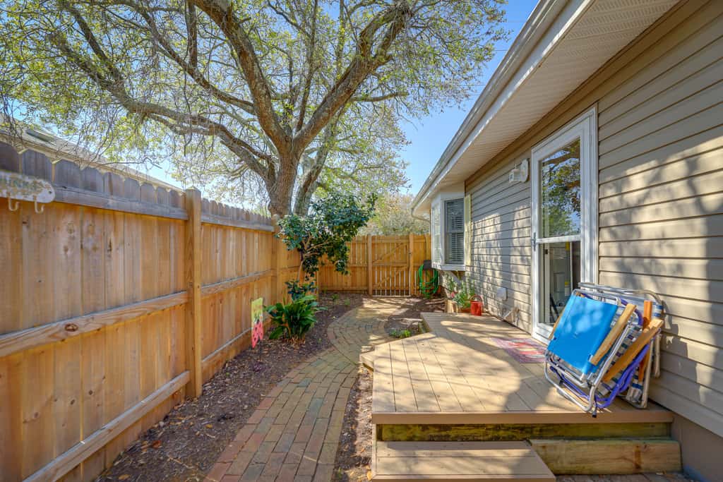 Lovely Morehead City Home w/ Fire Pit & Gas Grill