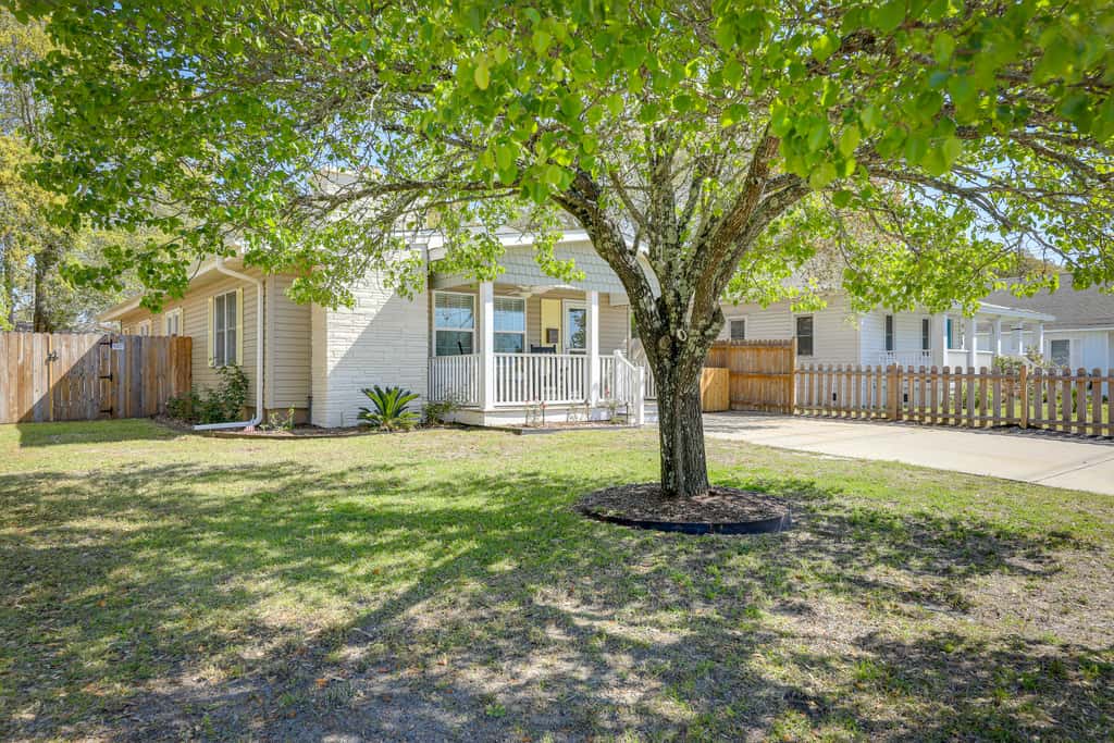 Lovely Morehead City Home w/ Fire Pit & Gas Grill