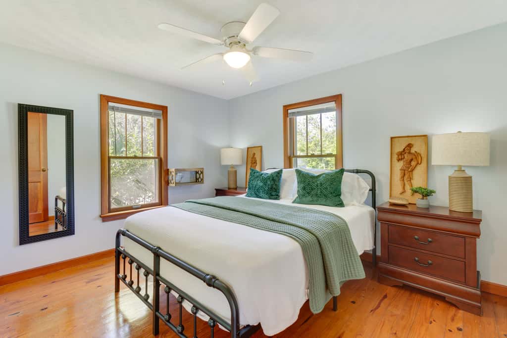 Mount Dora Home: Private Pool & Tropical Bar!