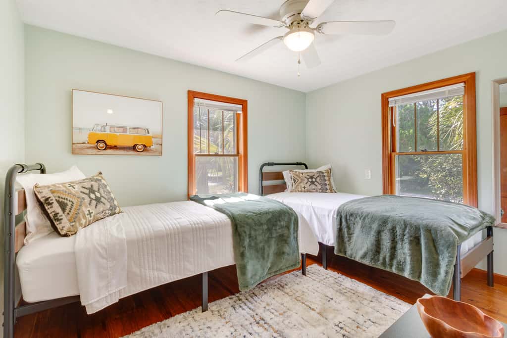 Mount Dora Home: Private Pool & Tropical Bar!