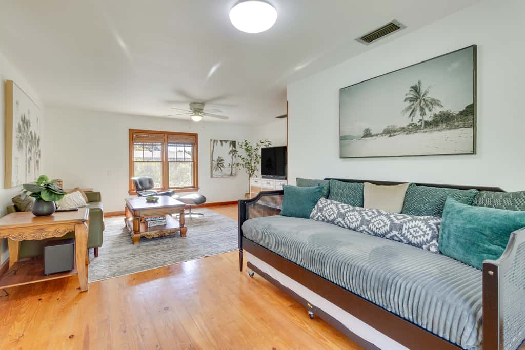 Mount Dora Home: Private Pool & Tropical Bar!