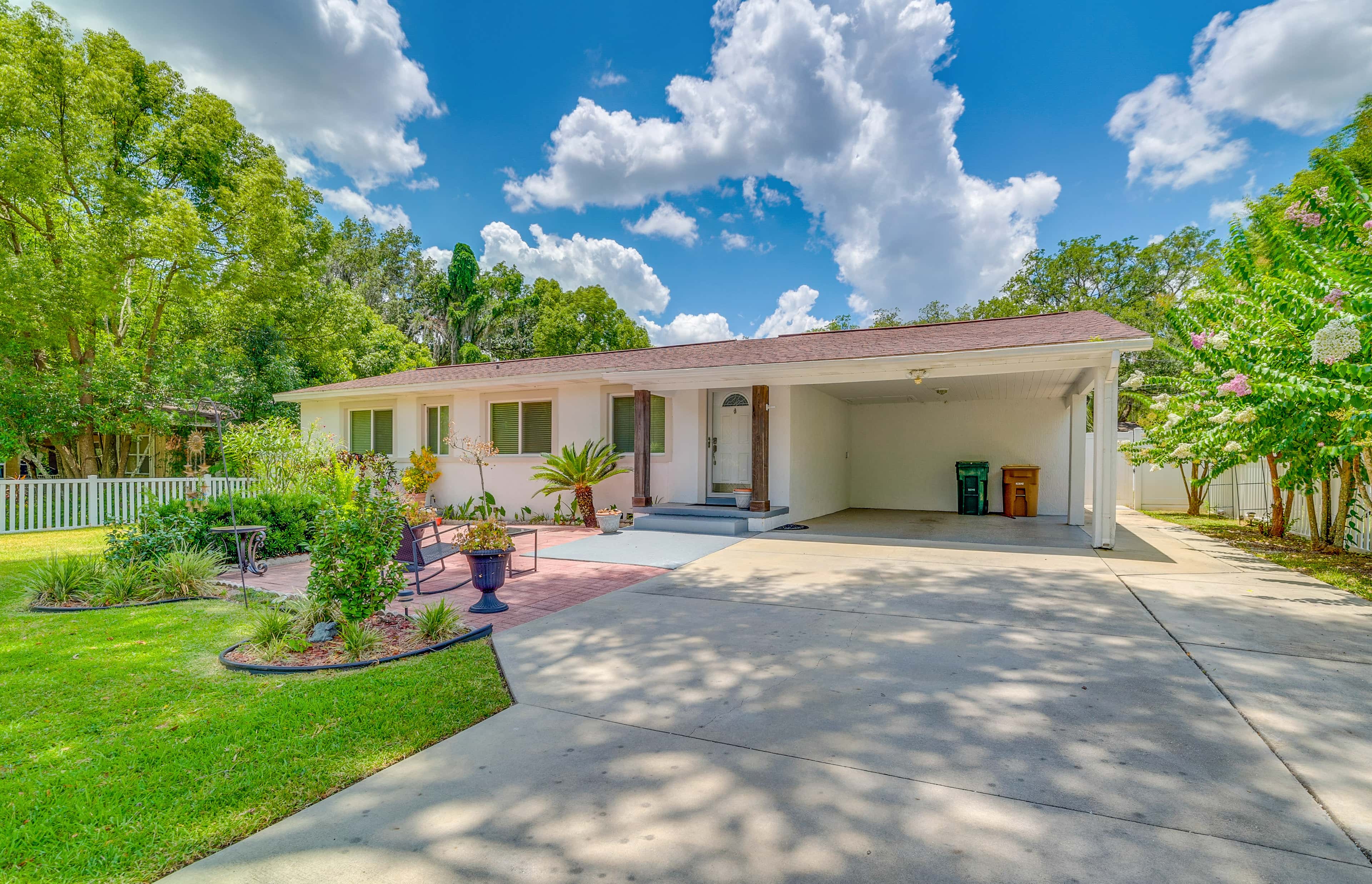 Ocala Retreat w/ Pool, Grill & Yard - Pets Welcome