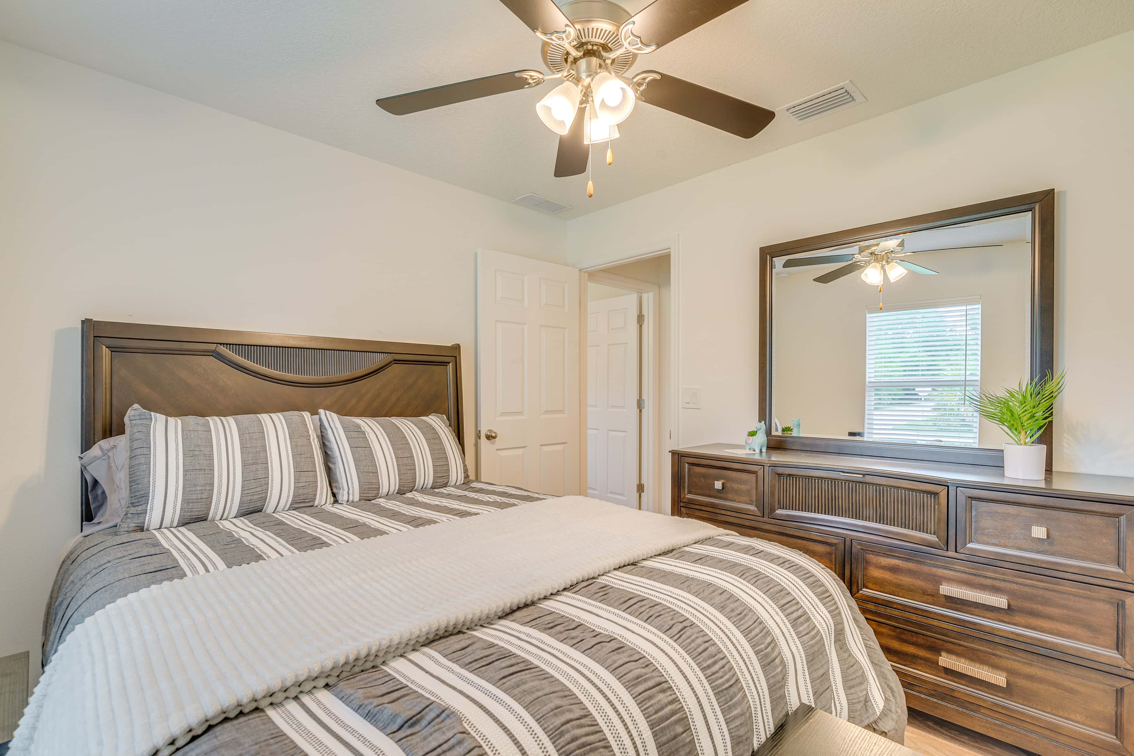 Near State Parks! Crystal River Home w/ Hot Tub