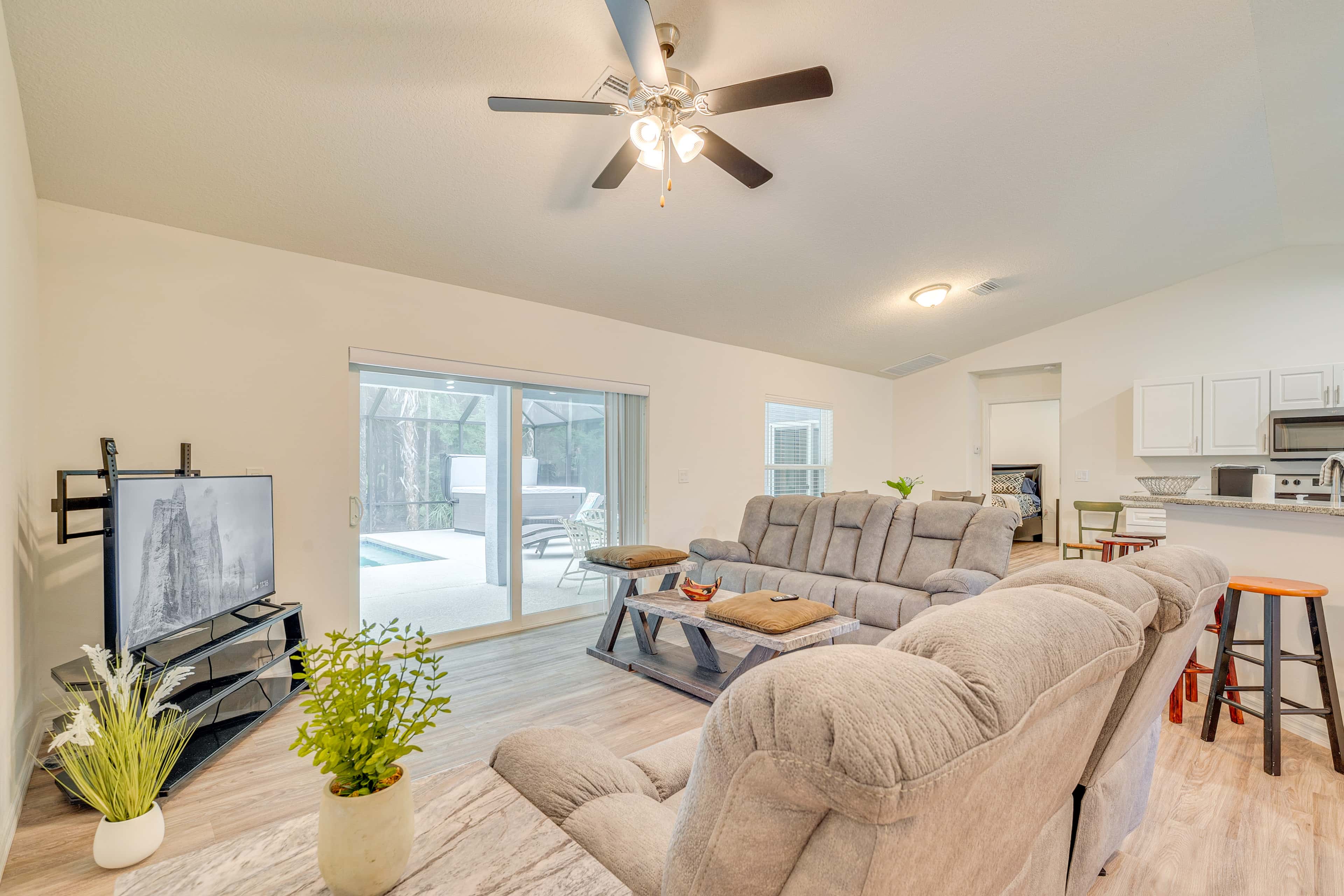 Near State Parks! Crystal River Home w/ Hot Tub