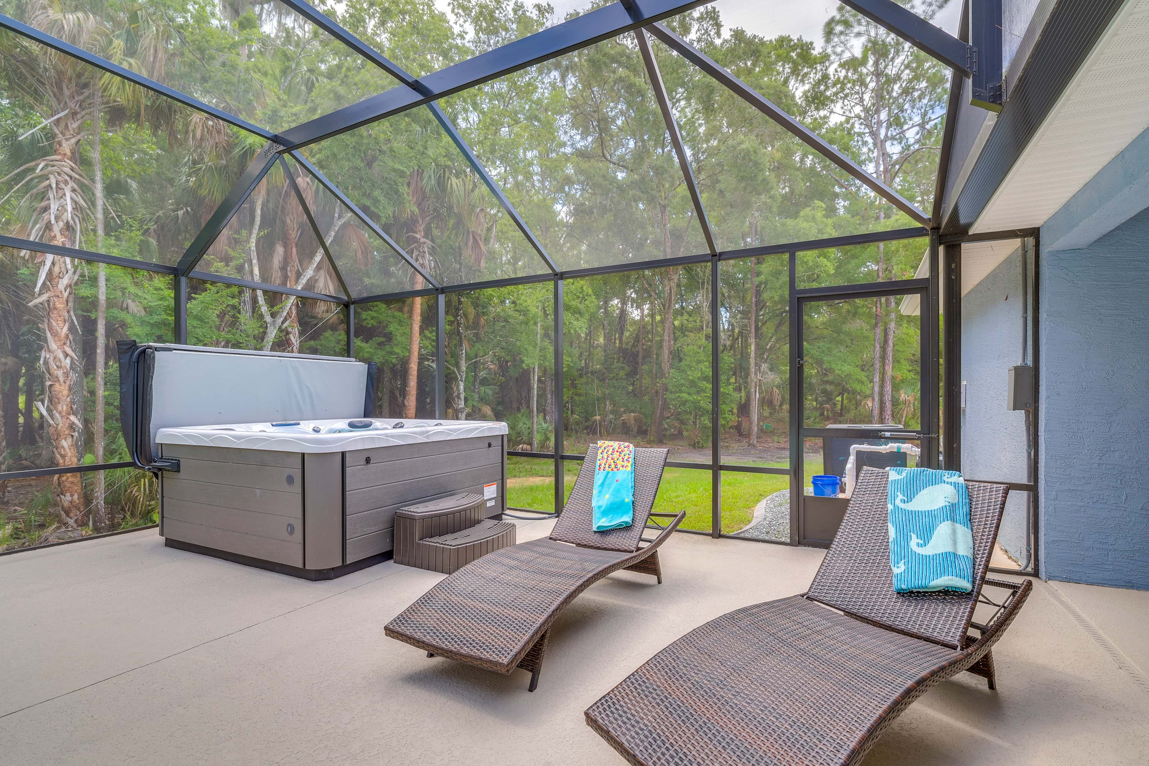 Near State Parks! Crystal River Home w/ Hot Tub