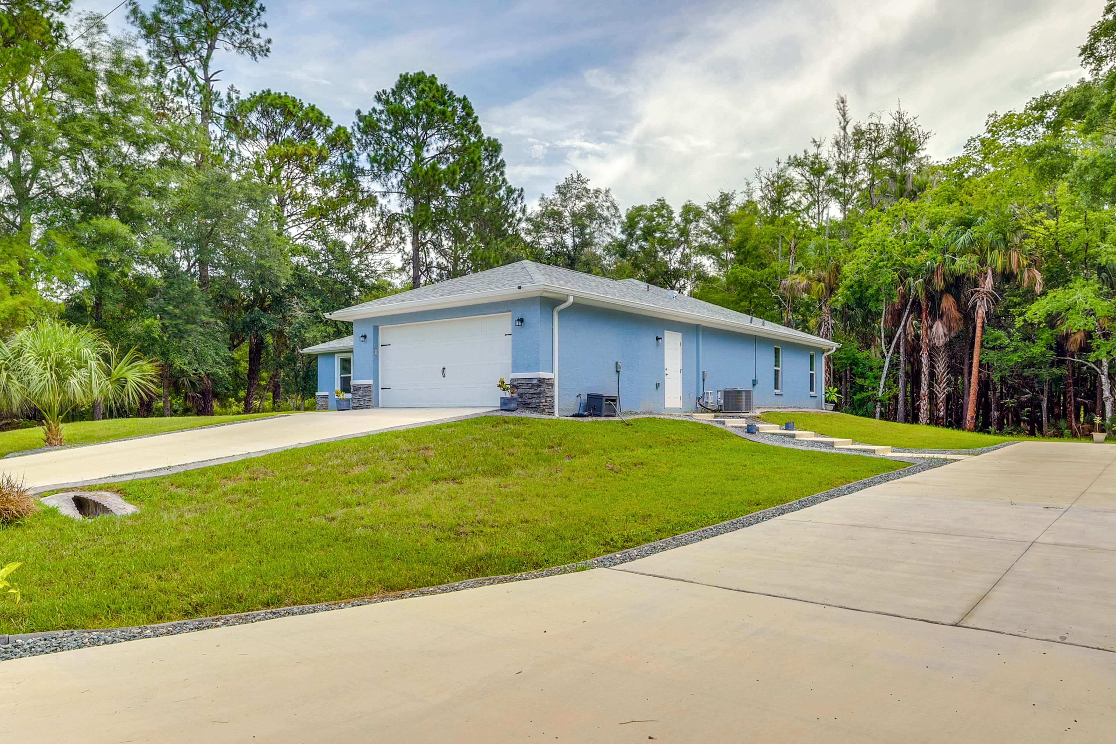 Near State Parks! Crystal River Home w/ Hot Tub