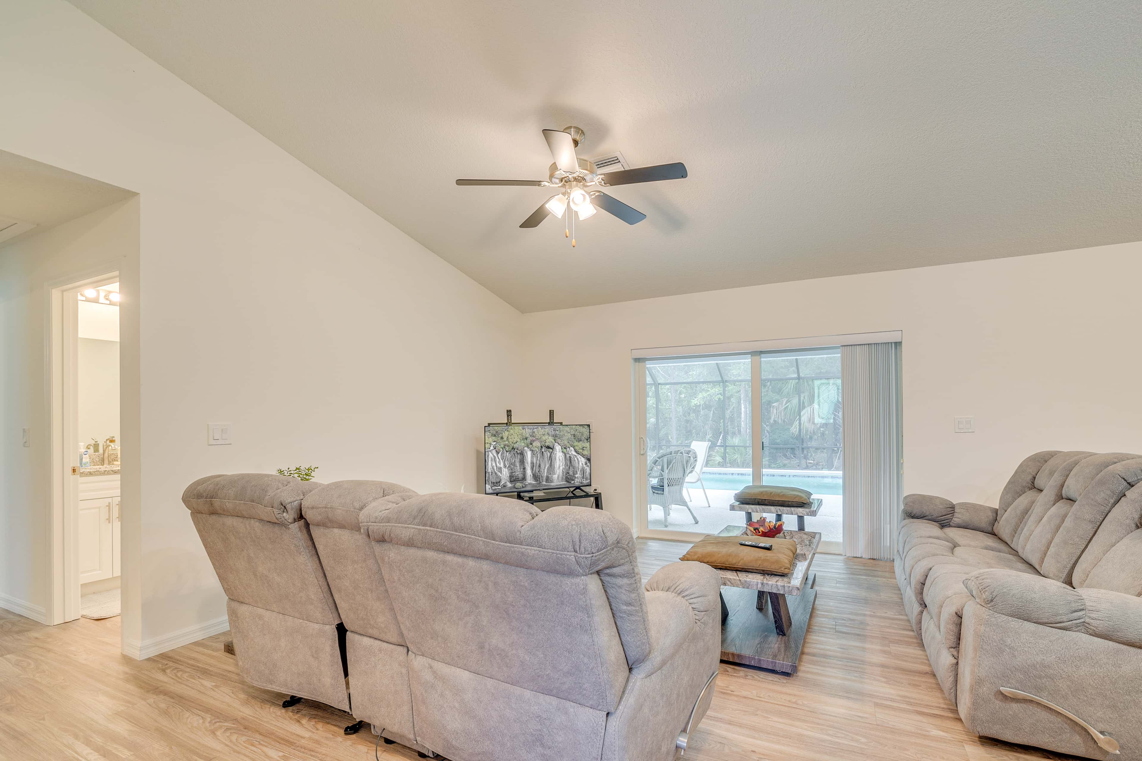 Near State Parks! Crystal River Home w/ Hot Tub