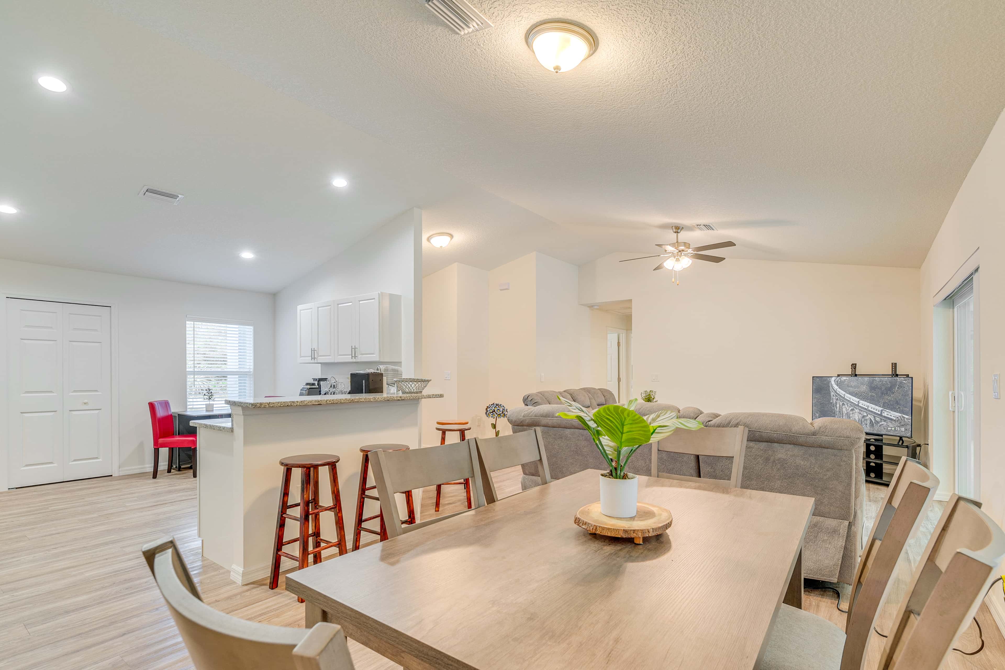 Near State Parks! Crystal River Home w/ Hot Tub