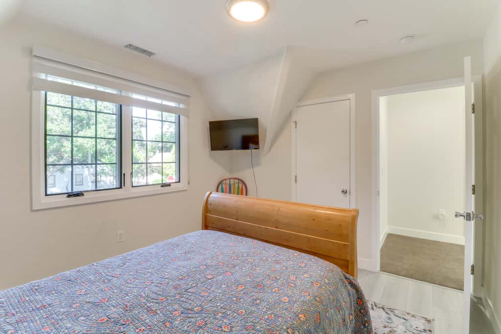 Rose Bowl, New Pasadena Home Steps to Old Town