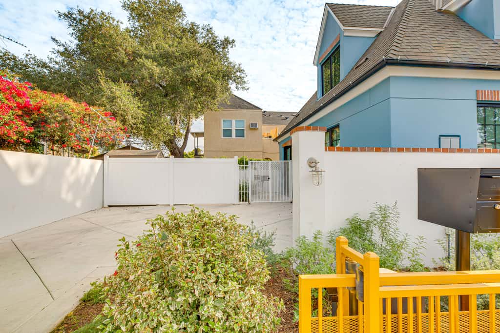 Rose Bowl, New Pasadena Home Steps to Old Town