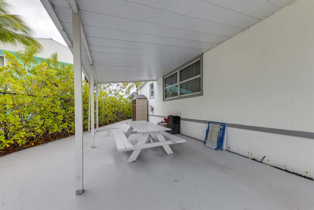 Lanai, Pool & Patios: Waterfront Home in Tavernier