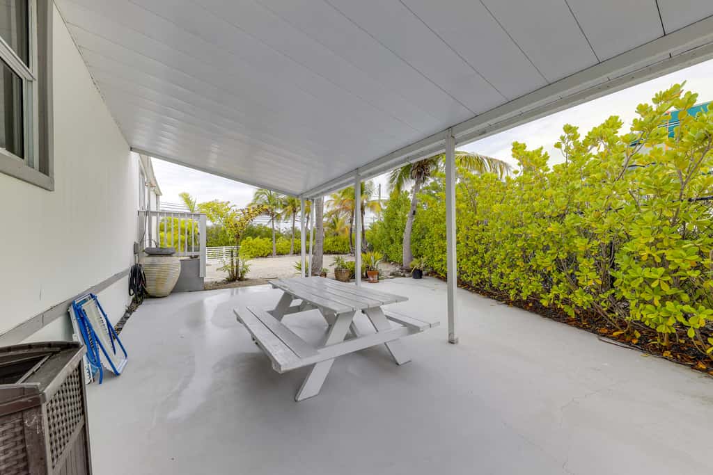 Lanai, Pool & Patios: Waterfront Home in Tavernier