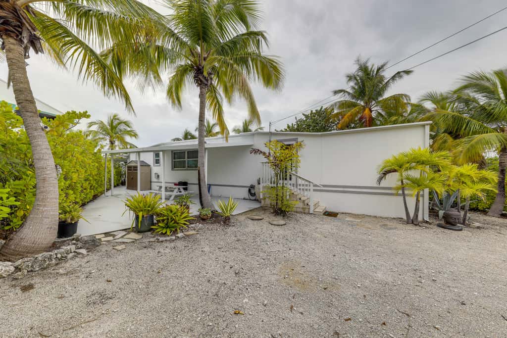 Lanai, Pool & Patios: Waterfront Home in Tavernier
