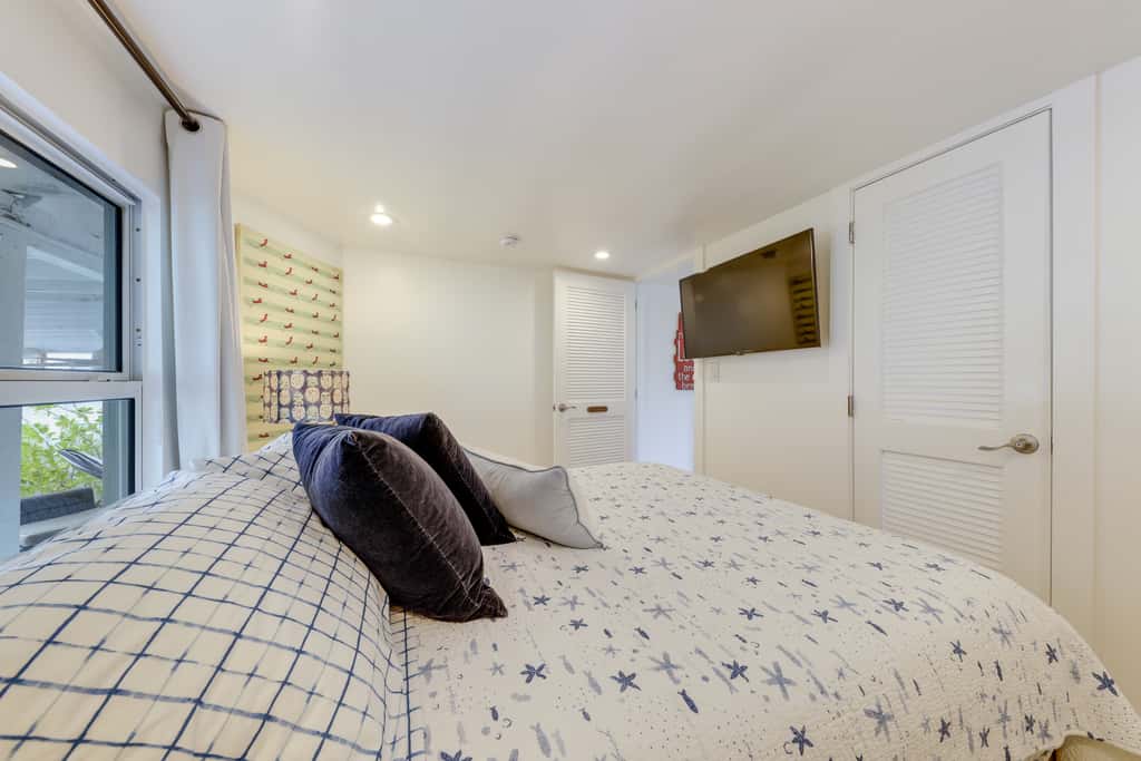Lanai, Pool & Patios: Waterfront Home in Tavernier