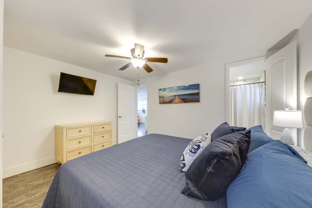 Waterfront Home w/ Private Hot Tub in Tavernier!