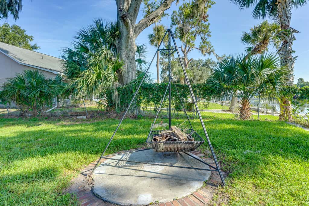 Lake Dora Escape: Canal Access & Seaplane Sights!