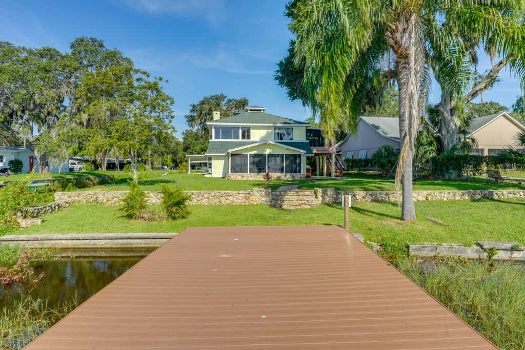 Lake Dora Escape: Canal Access & Seaplane Sights!