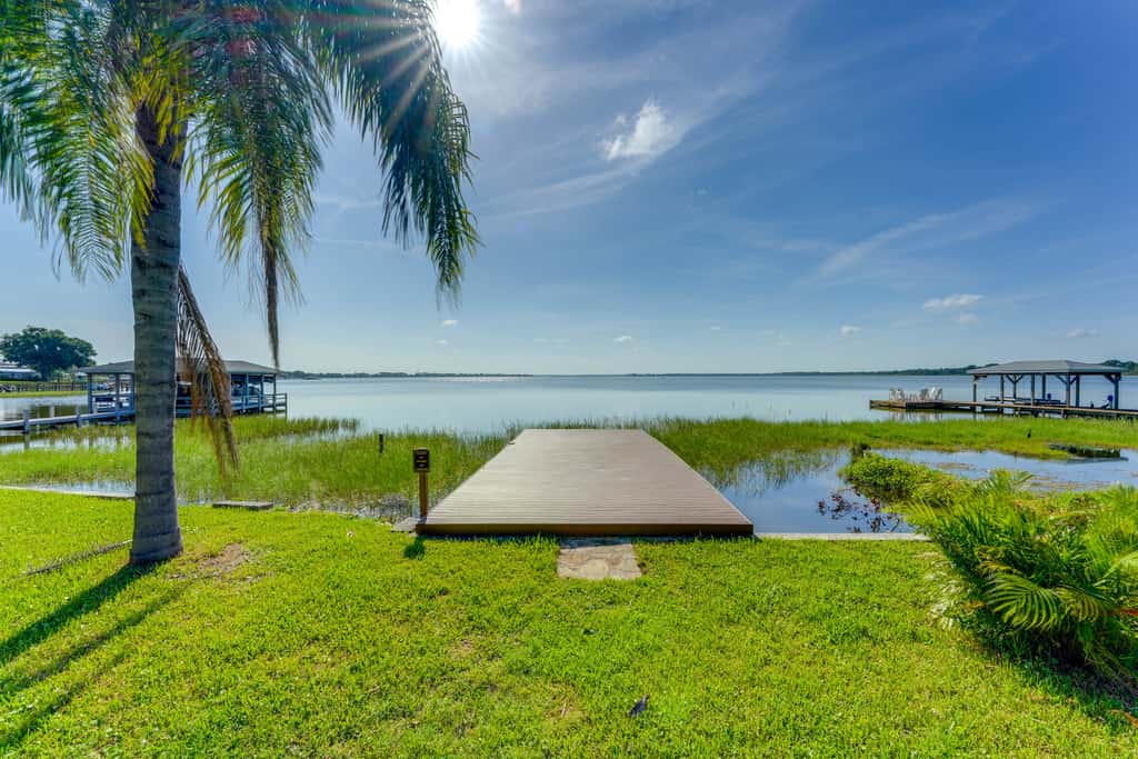 Lake Dora Escape: Canal Access & Seaplane Sights!