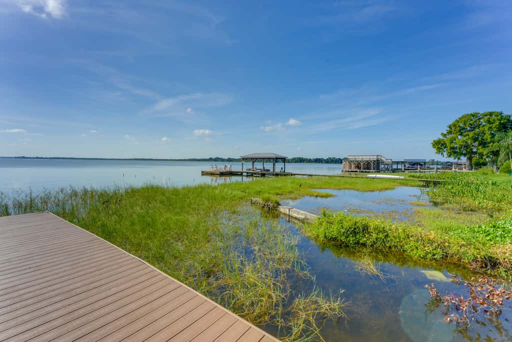 Lake Dora Escape: Canal Access & Seaplane Sights!