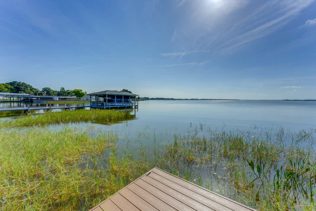 Lake Dora Escape: Canal Access & Seaplane Sights!
