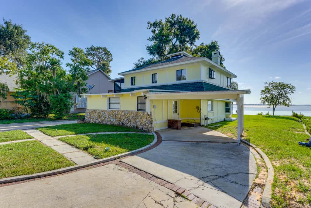 Lake Dora Escape: Canal Access & Seaplane Sights!