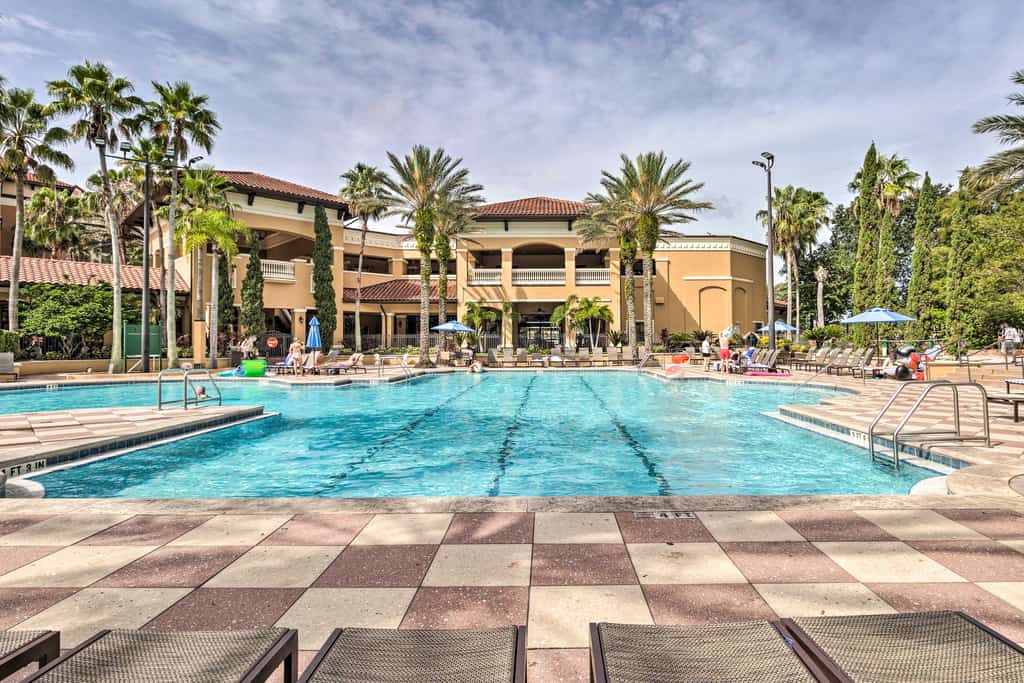 Poolside Oasis: 7 Mi to Disney & Universal
