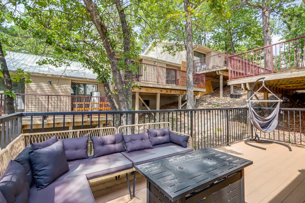 Walk to Table Rock Lake: Updated Cabin w/ Deck!