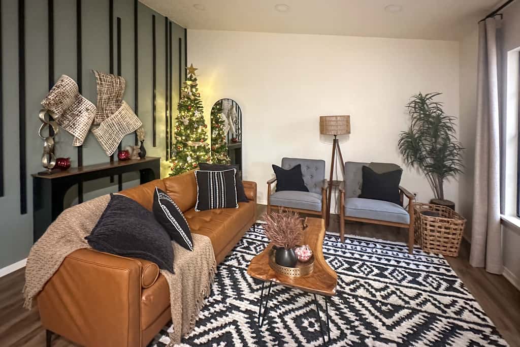 Walk to Table Rock Lake: Updated Cabin w/ Deck!