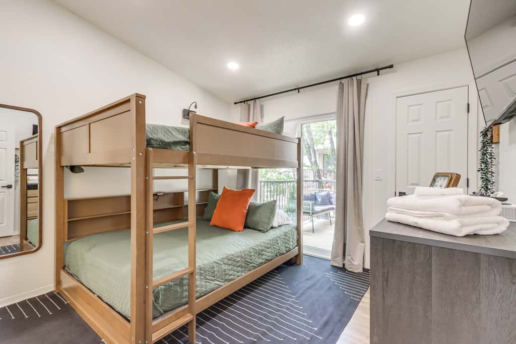Walk to Table Rock Lake: Updated Cabin w/ Deck!