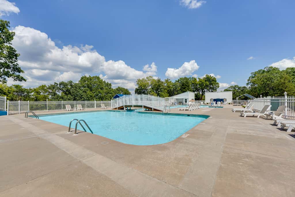 Walk to Table Rock Lake: Updated Cabin w/ Deck!