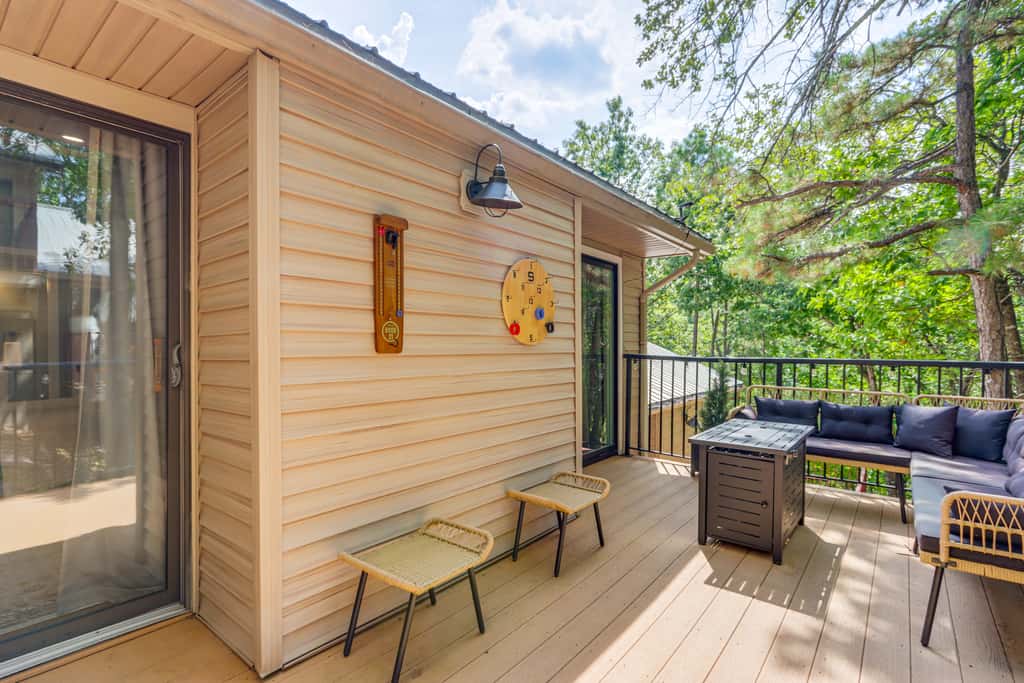 Walk to Table Rock Lake: Updated Cabin w/ Deck!