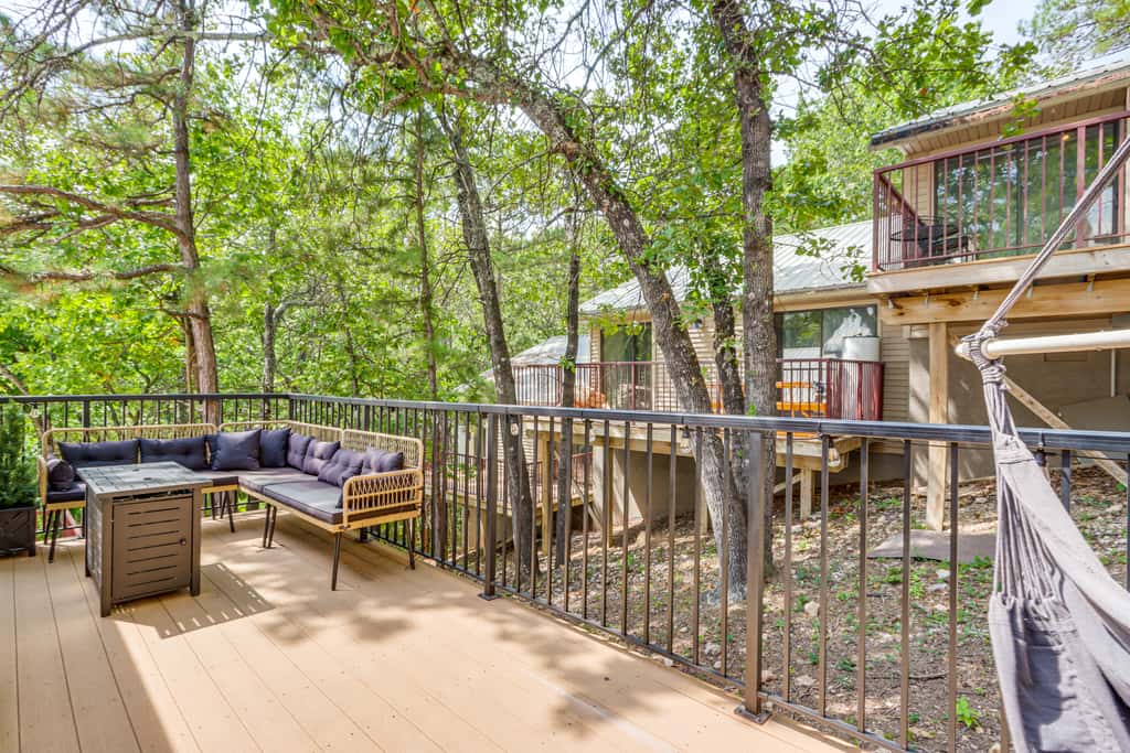 Walk to Table Rock Lake: Updated Cabin w/ Deck!