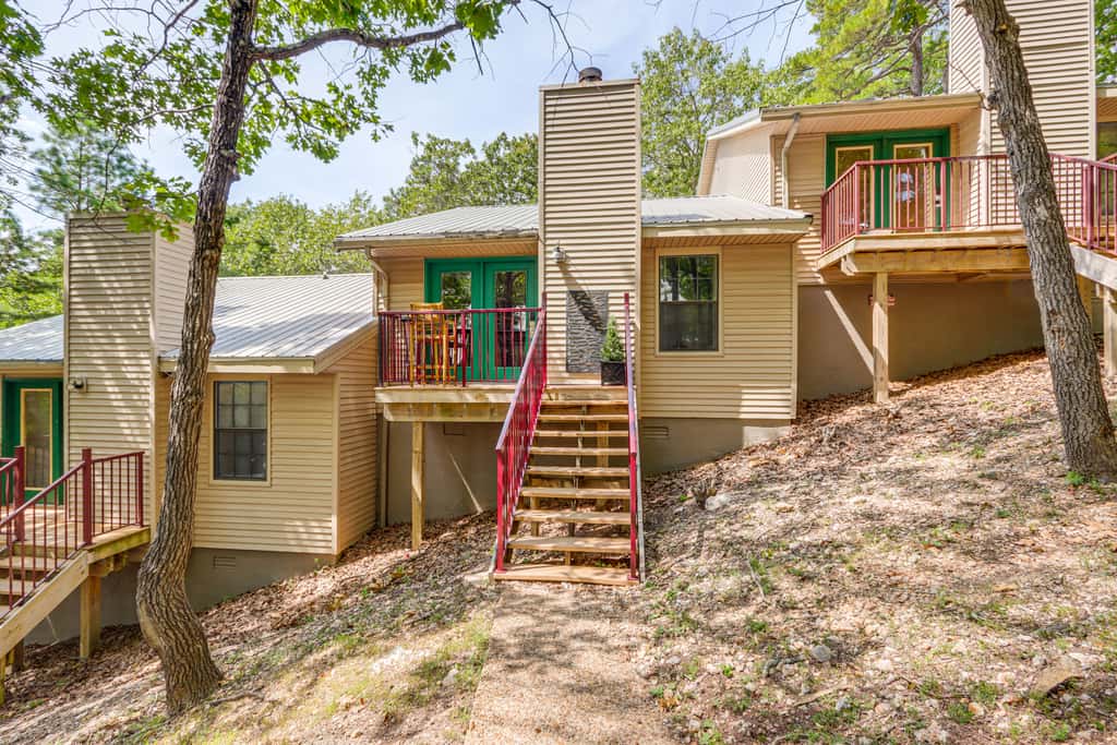 Walk to Table Rock Lake: Updated Cabin w/ Deck!
