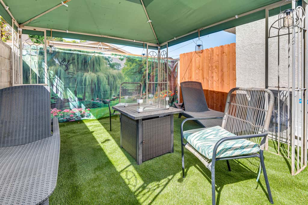 Near Hospitals & Metrolink Access: LA Getaway