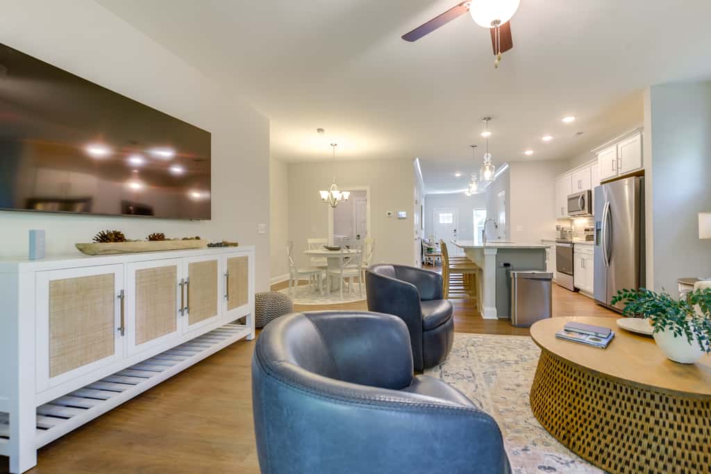 Townhome w/ Pool! 7 Mi to Ocean Isle Beach