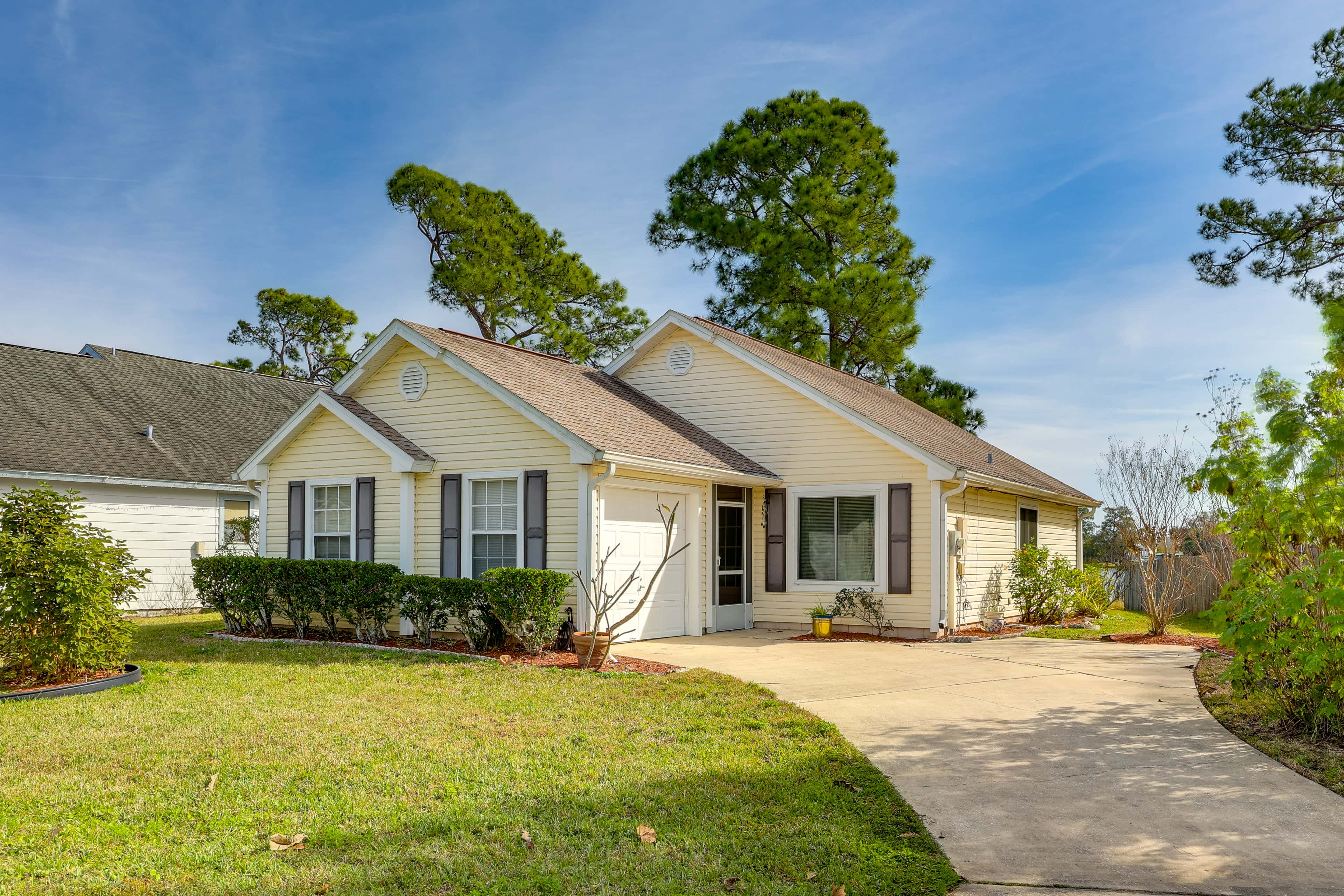 Lakefront Sanford Home w/ Community Pool