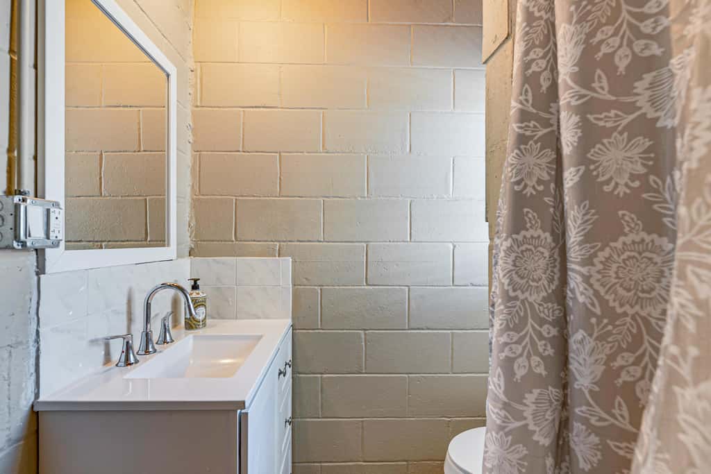 Lake View, Pool Access! Pet-Friendly Hernando Stay