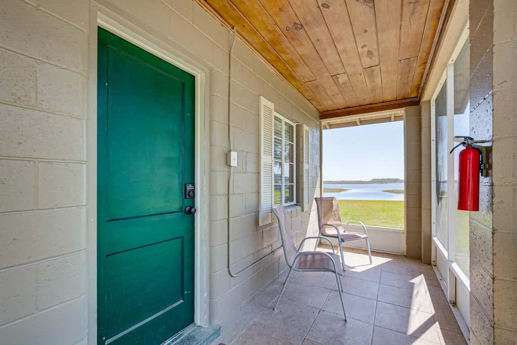 Lake View, Pool Access! Pet-Friendly Hernando Stay