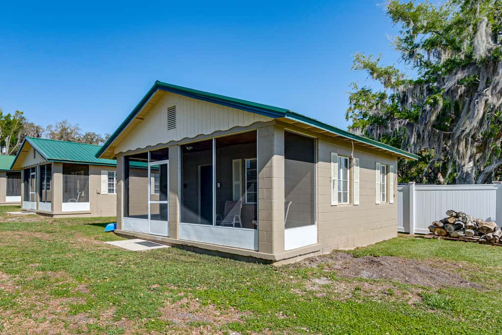Lake View, Pool Access! Pet-Friendly Hernando Stay