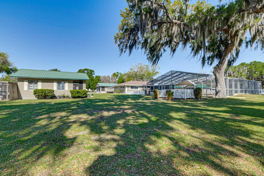 Lake View, Pool Access! Pet-Friendly Hernando Stay