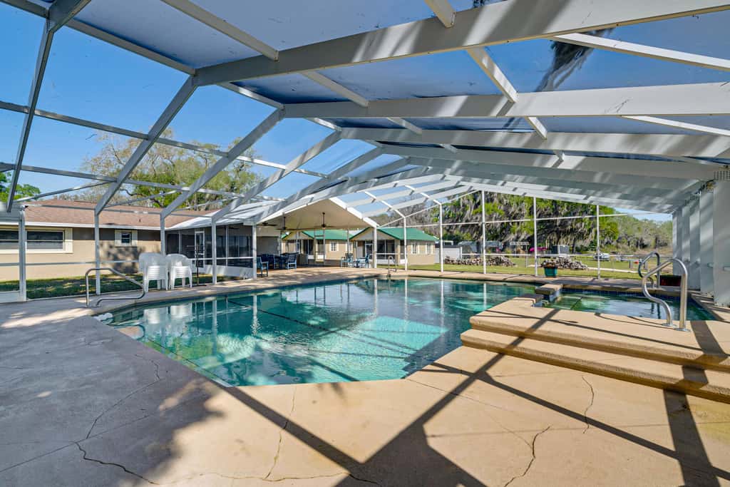Lake View, Pool Access! Pet-Friendly Hernando Stay