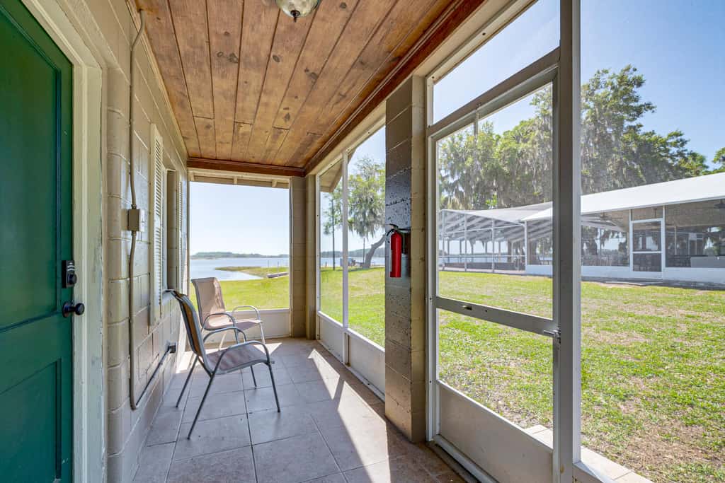 Lake View, Pool Access! Pet-Friendly Hernando Stay