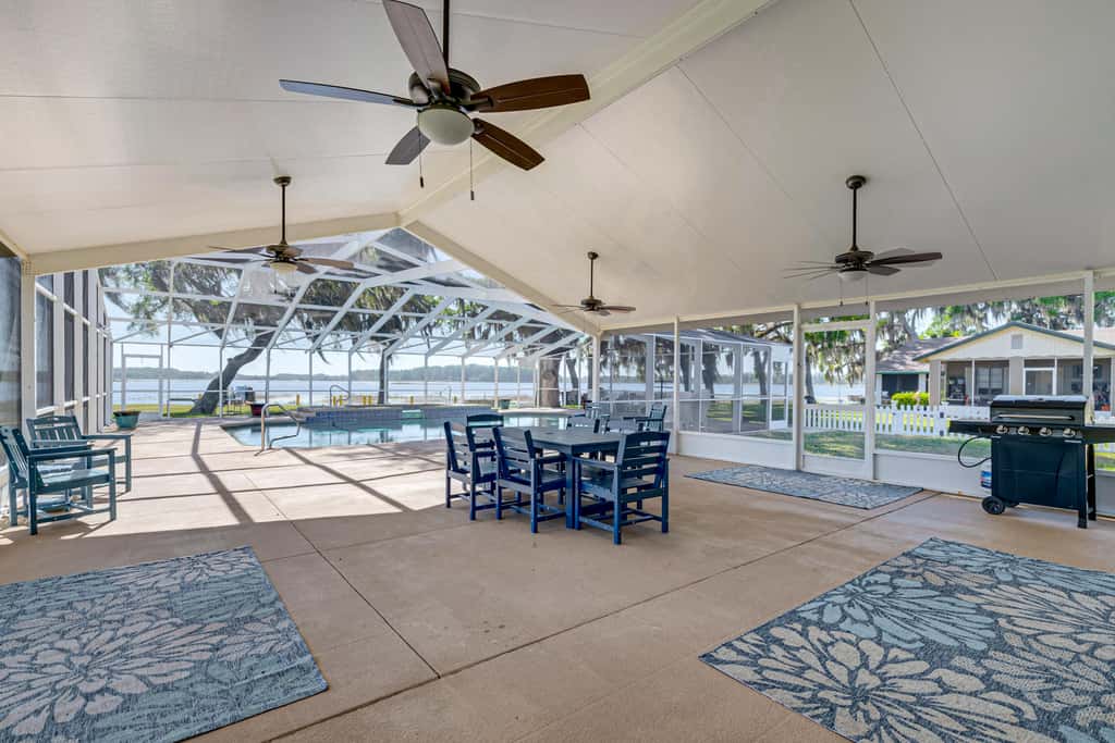 Lake View, Pool Access! Pet-Friendly Hernando Stay