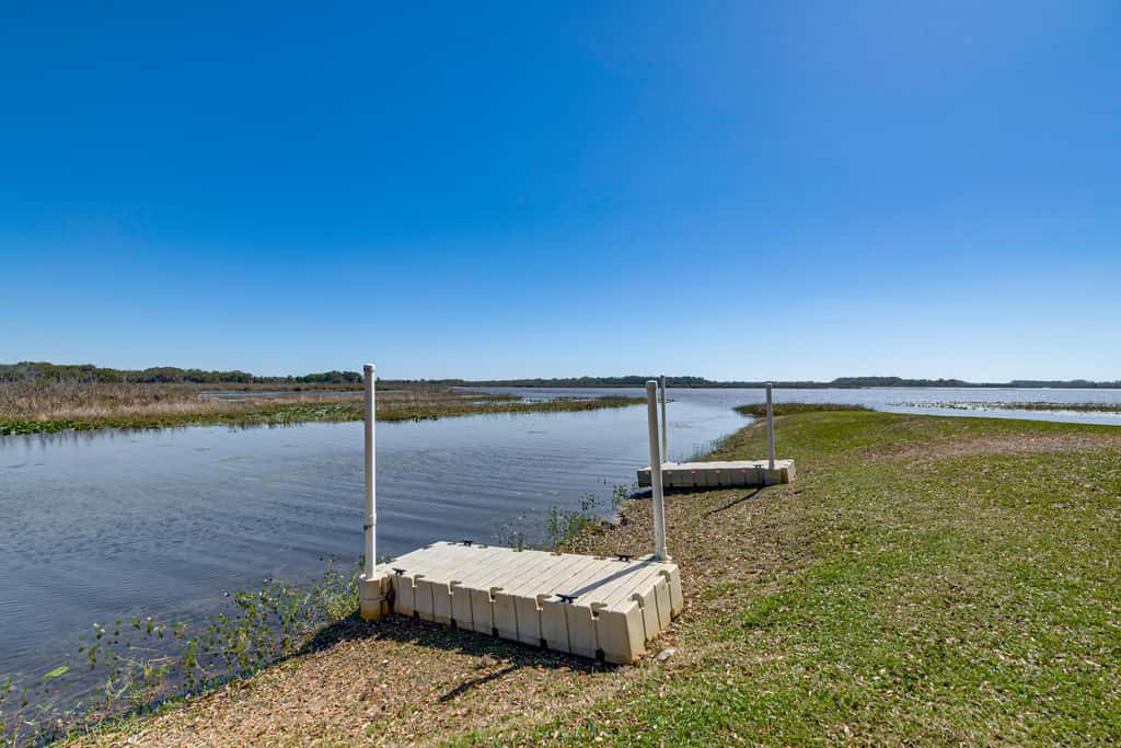 Lake View, Pool Access! Pet-Friendly Hernando Stay