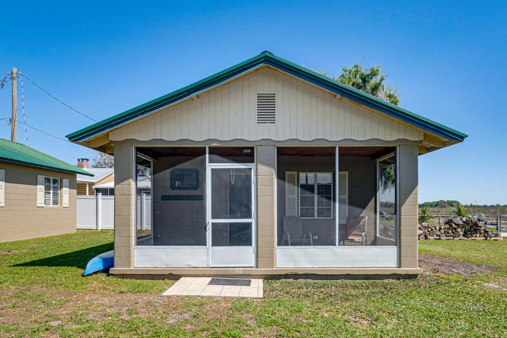 Lake View, Pool Access! Pet-Friendly Hernando Stay