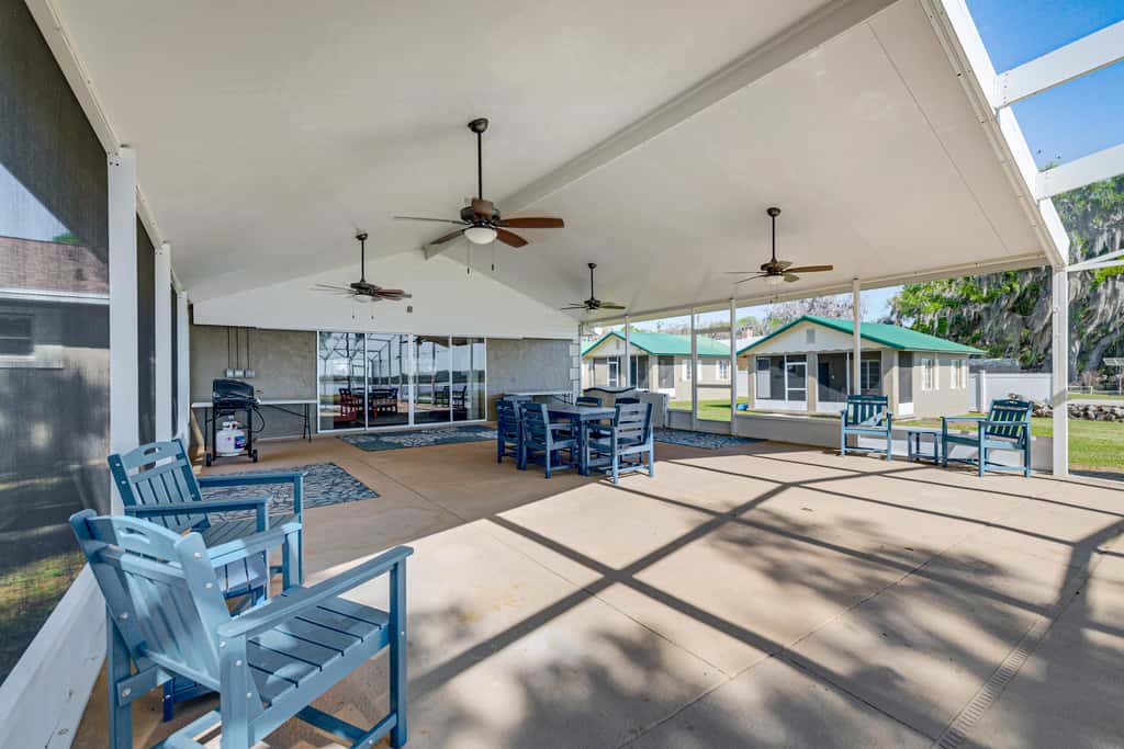 Lake View, Pool Access! Pet-Friendly Hernando Stay
