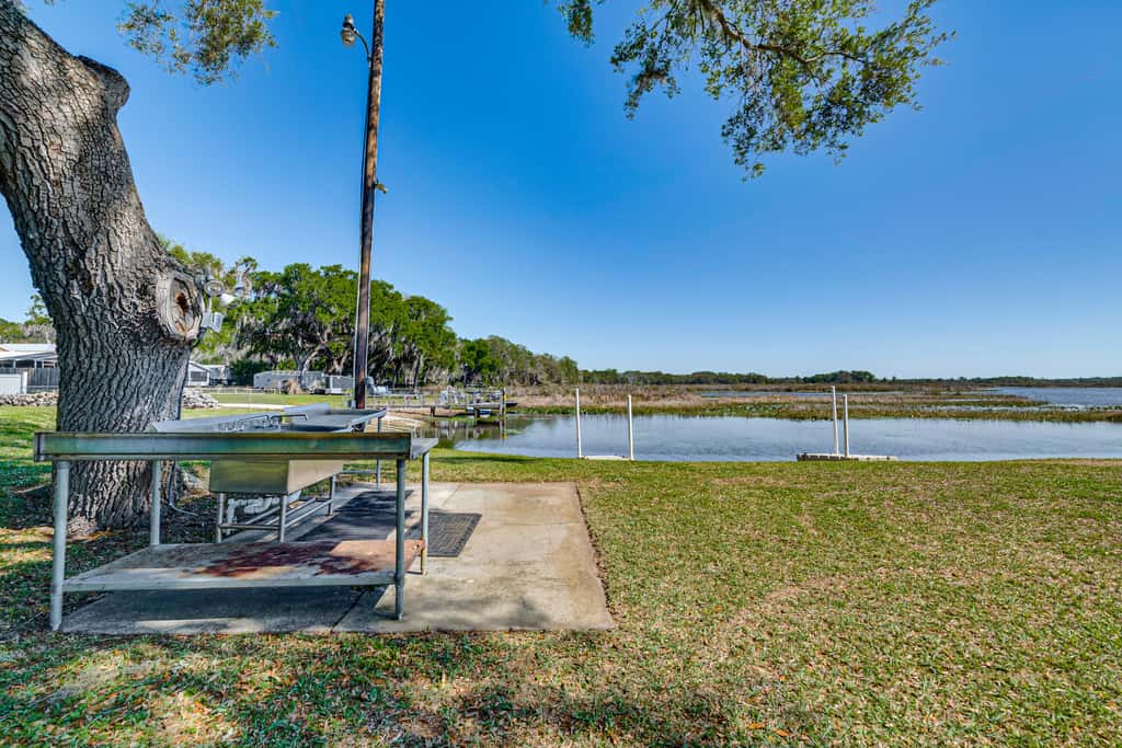 Lake View, Pool Access! Pet-Friendly Hernando Stay