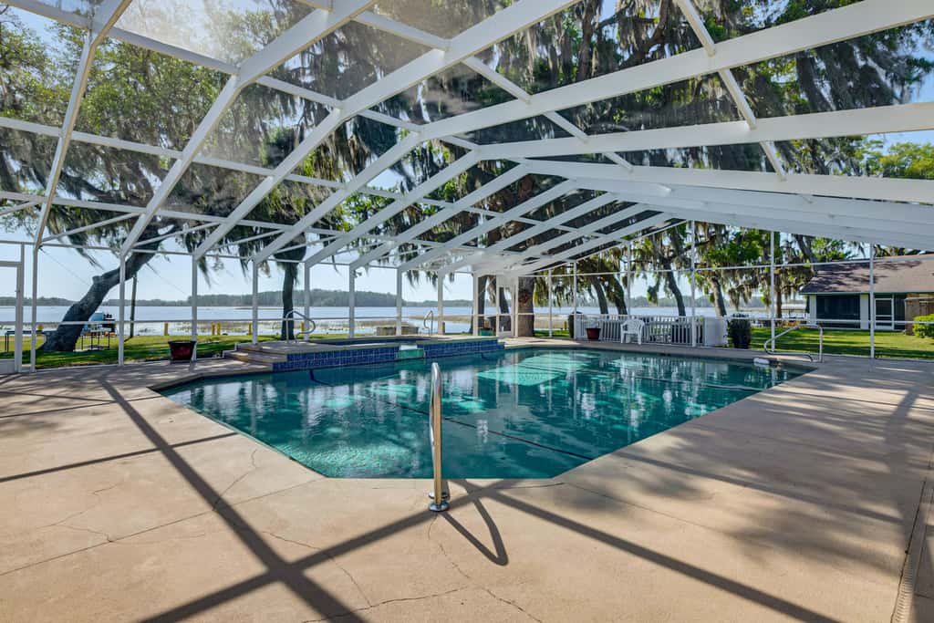 Lake View, Pool Access! Pet-Friendly Hernando Stay